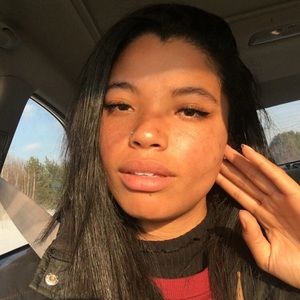 Meet your Posher, Allyssa